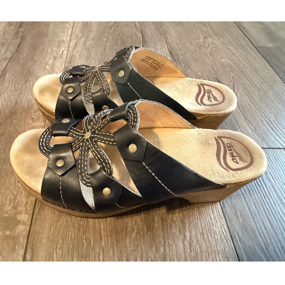 Dansko Serena Black Leather Wedge Slide Sandals Womens 37 US 6.5 Wood Grain Heel